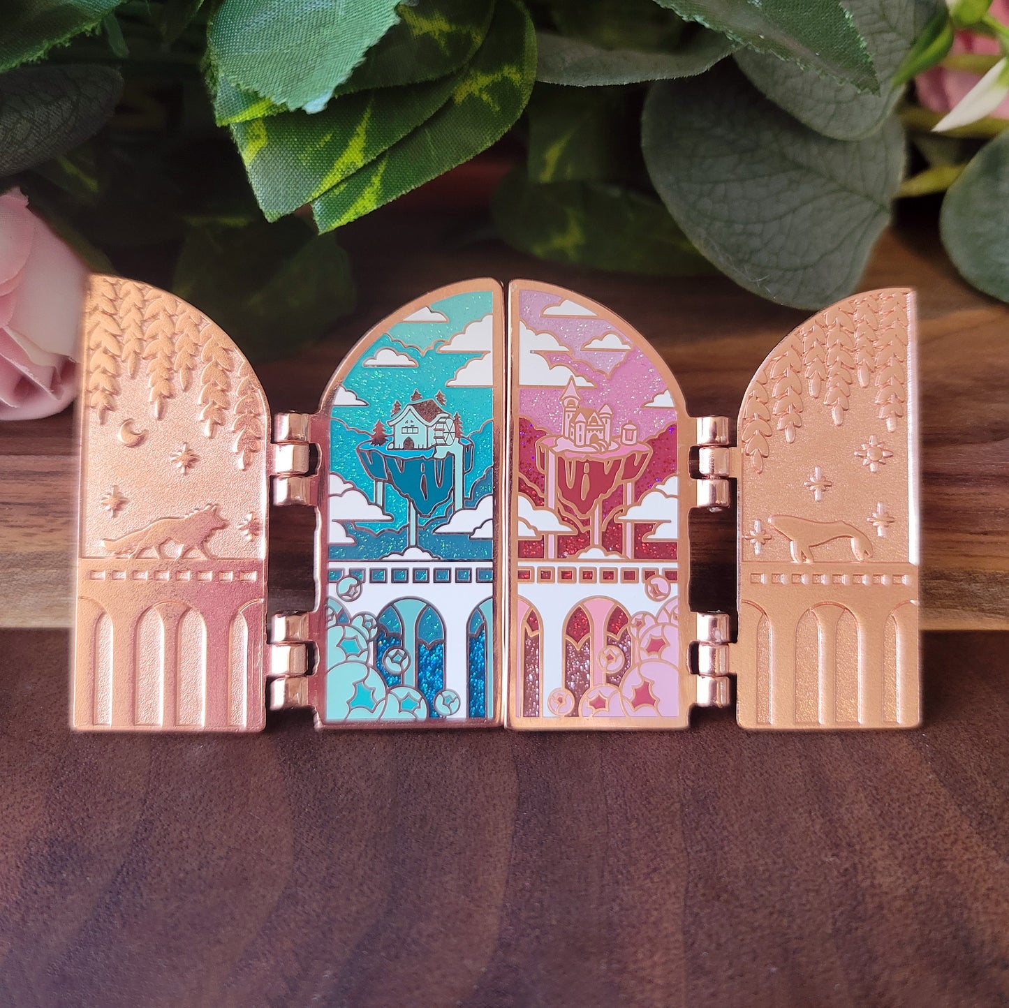 Wolf Doorway Interactive Pin