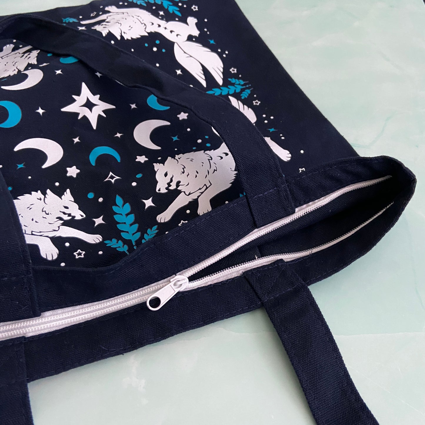 Wolf Tote Bag - Navy